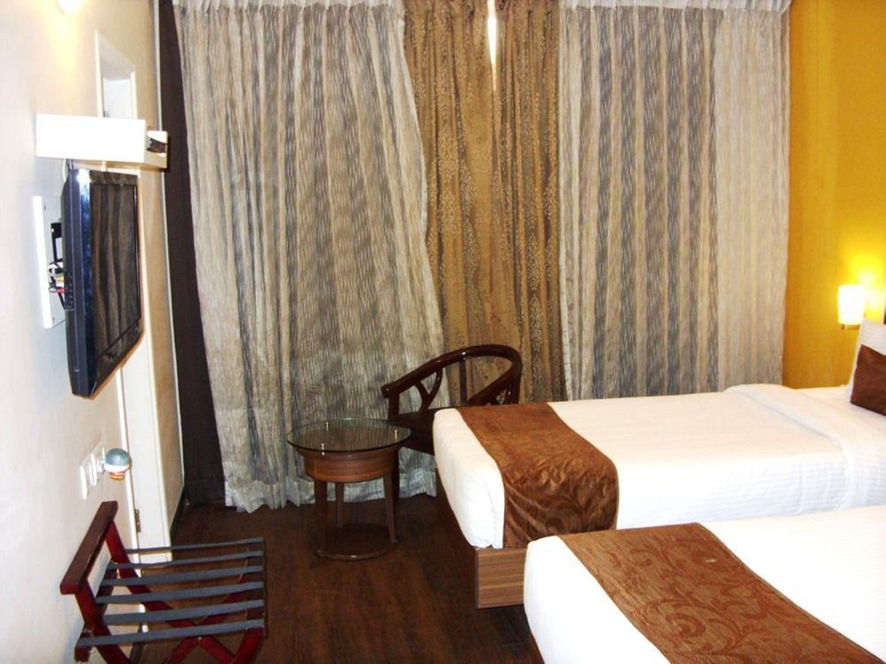 Mango Hotels, Samed Agra Agra  Buitenkant foto